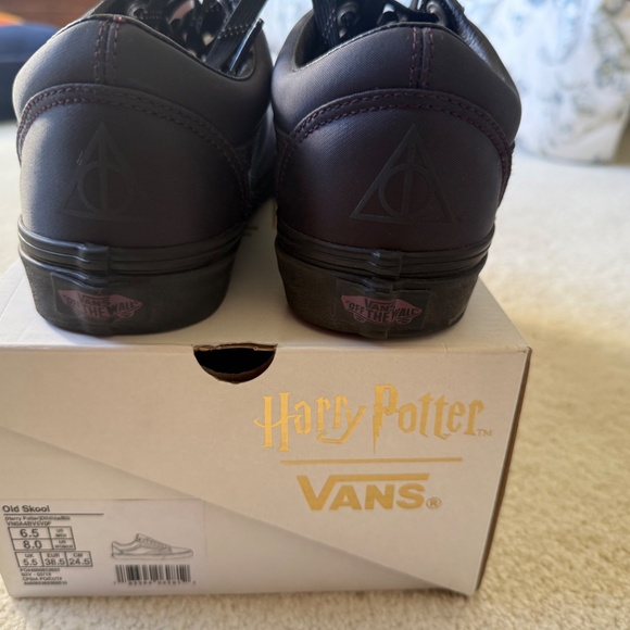 Women's Vans - Picture 2 of 4